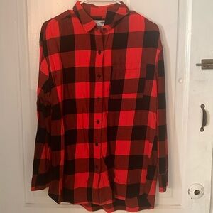 Women’s Black and Red Old Navy Button Down. Size medium.